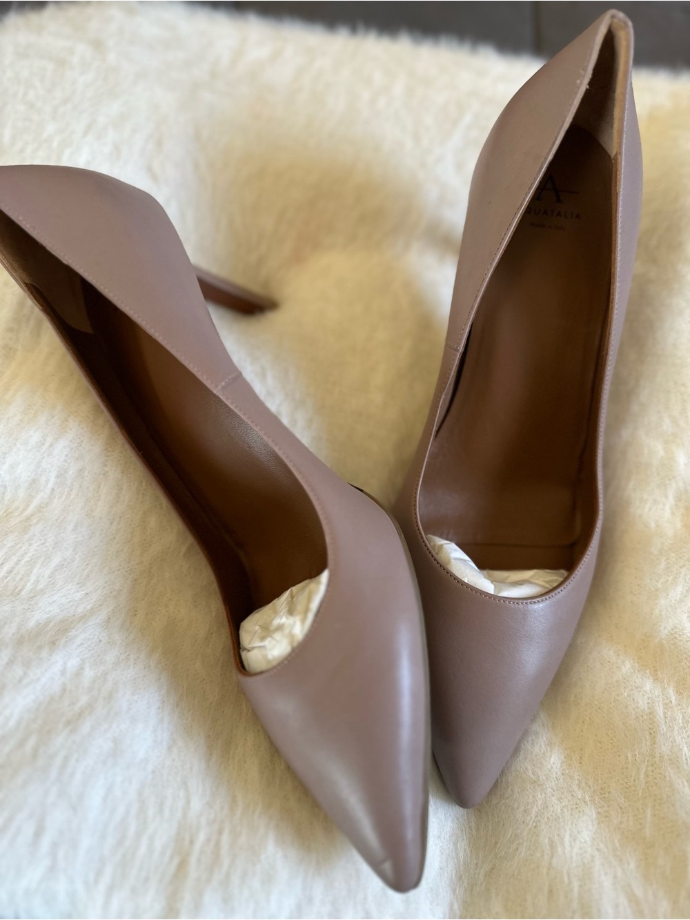 NIB Aquatalia Pointed Toe Leather Pumps in Blush
Pink - Size 9